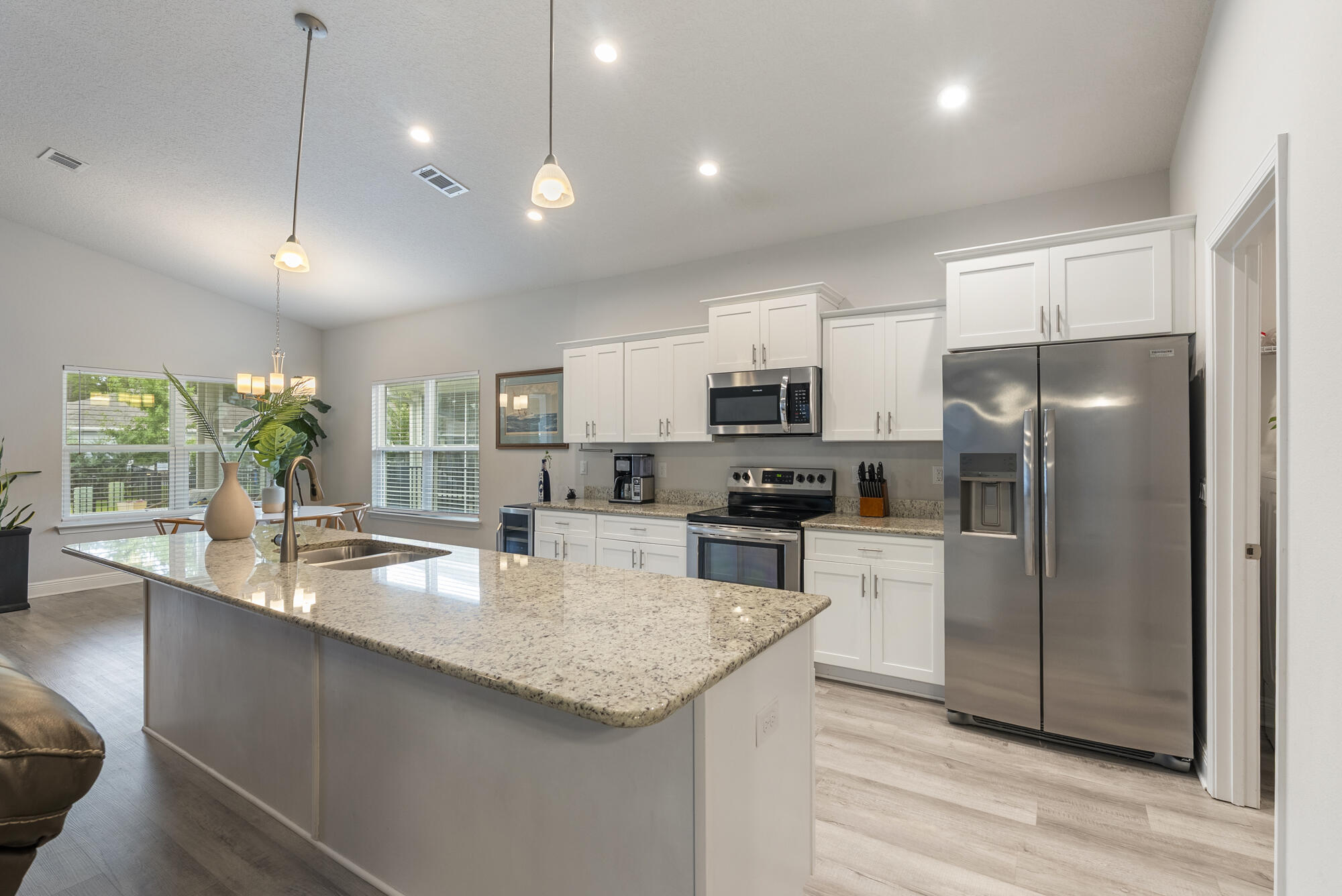 RIVERWALK PH I - Residential Lease
