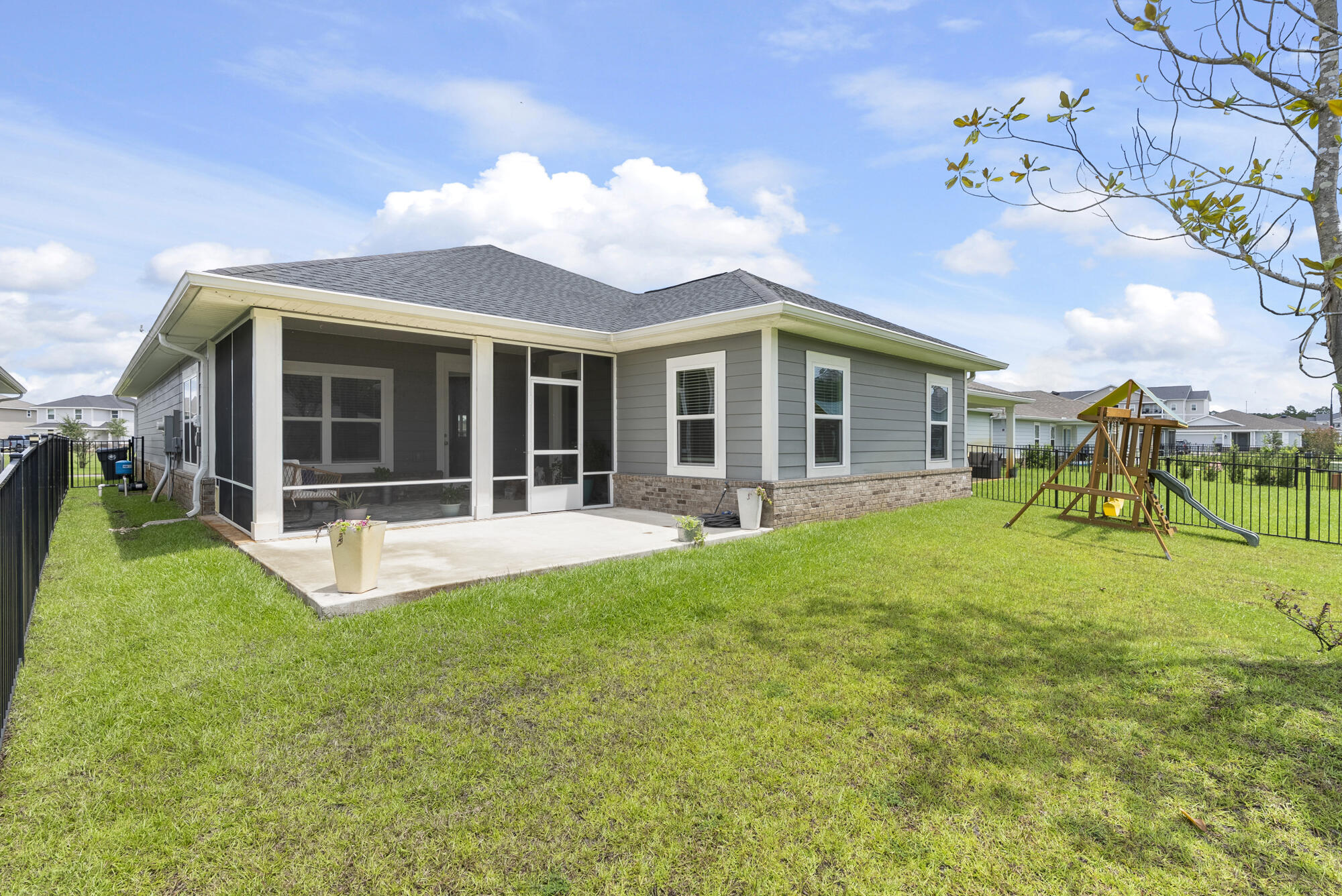 RIVERWALK PH I - Residential Lease