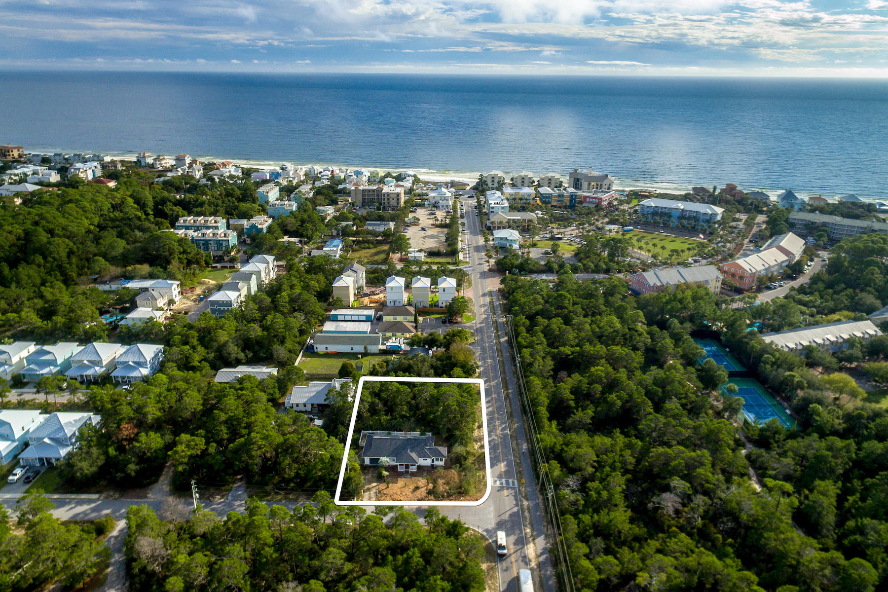 Main image without alt text