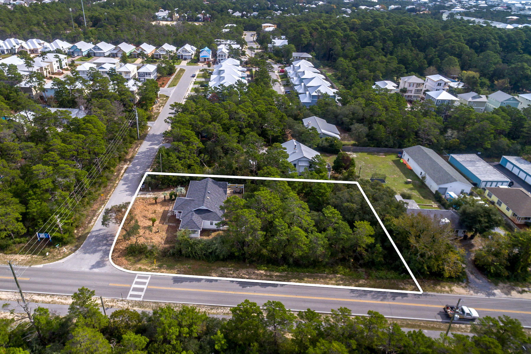 Main image without alt text