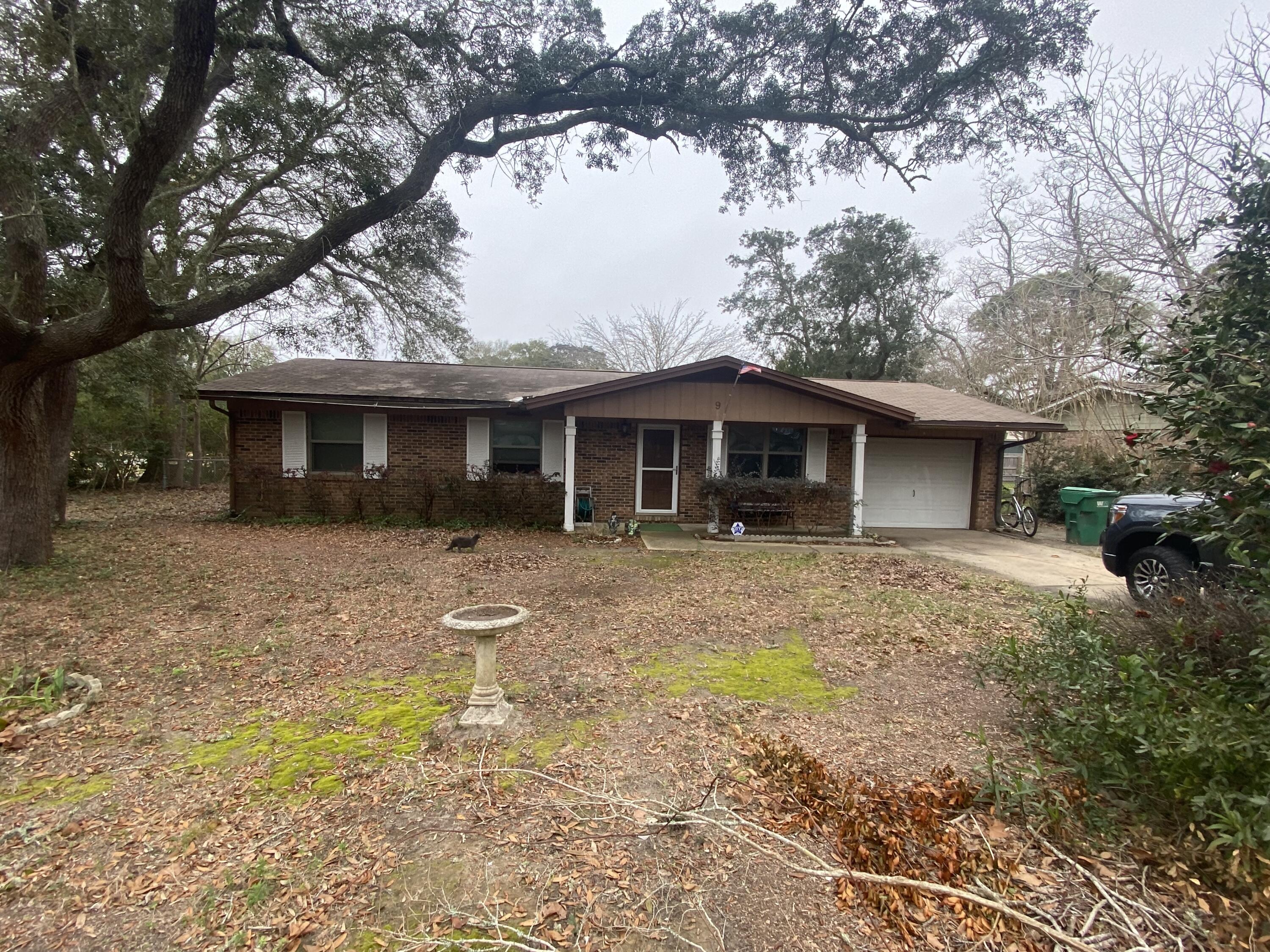 Great single family home on the end of a cul-de-sac great for for a family in a nice neighborhood. This home is currently in fine living condition but will need some updating to bring it back to life. Great location at the end of the street with a big lot for kids to play and not worry about traffic. Home is priced to sell.