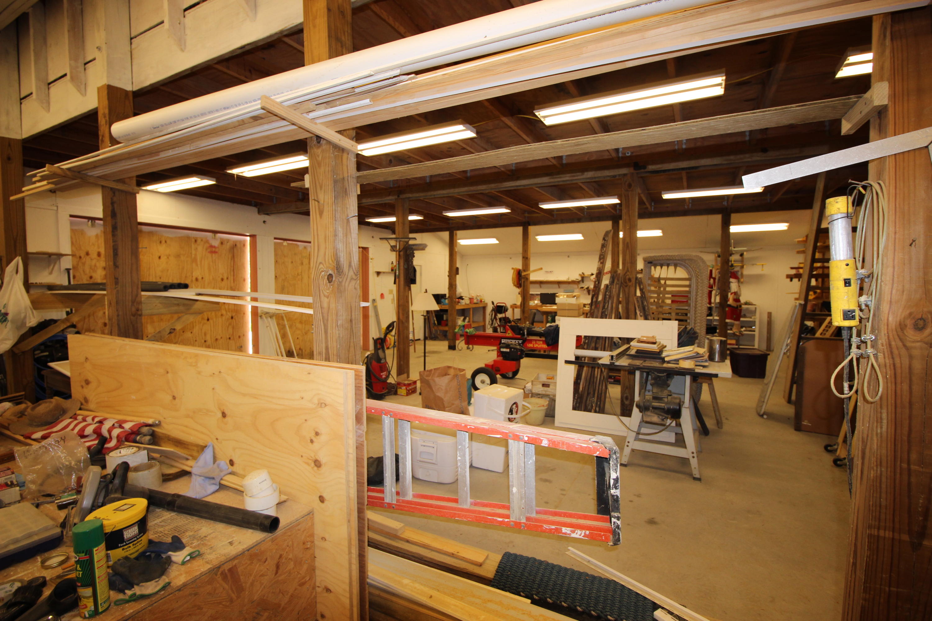 METES & BOUNDS - Land