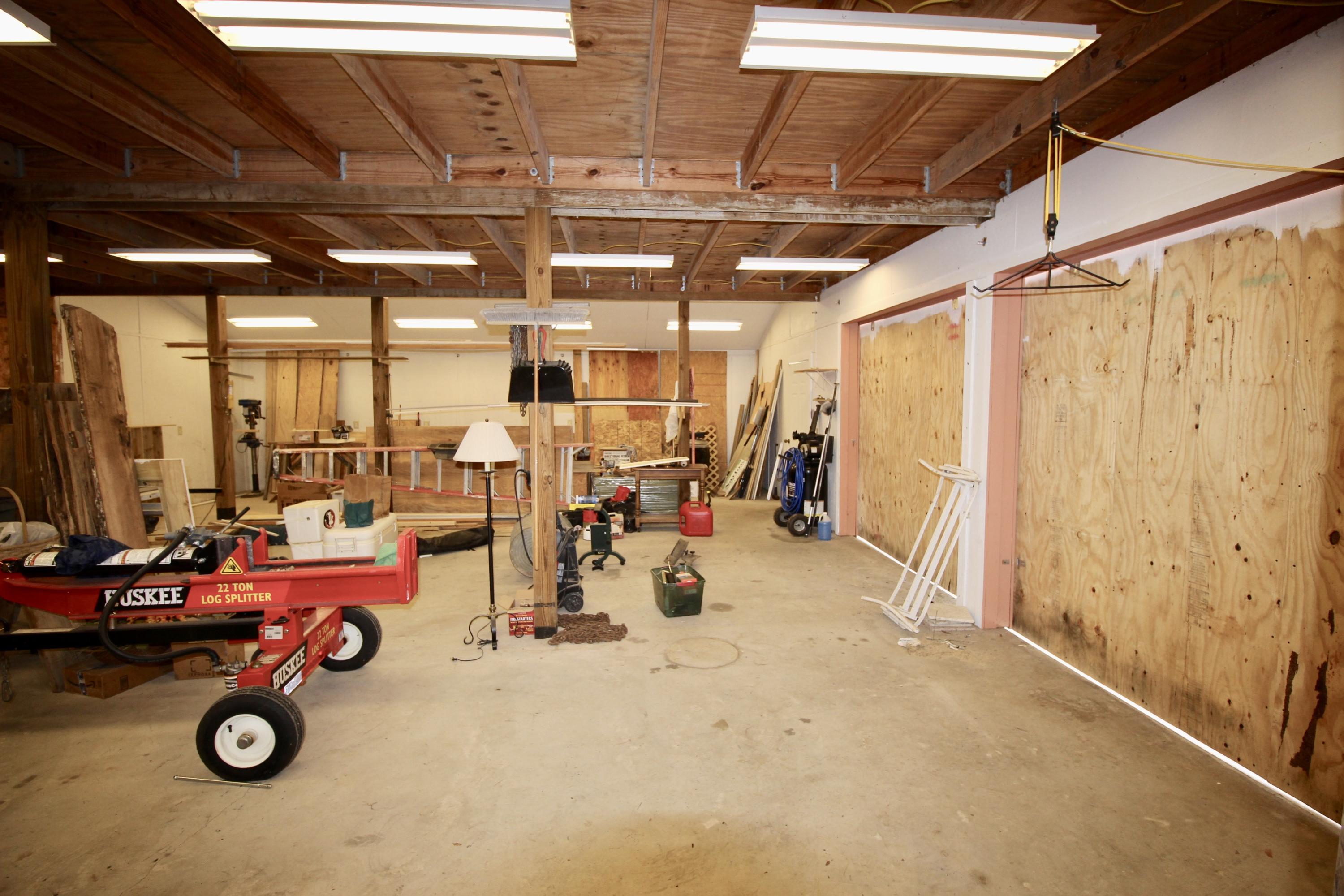 METES & BOUNDS - Land