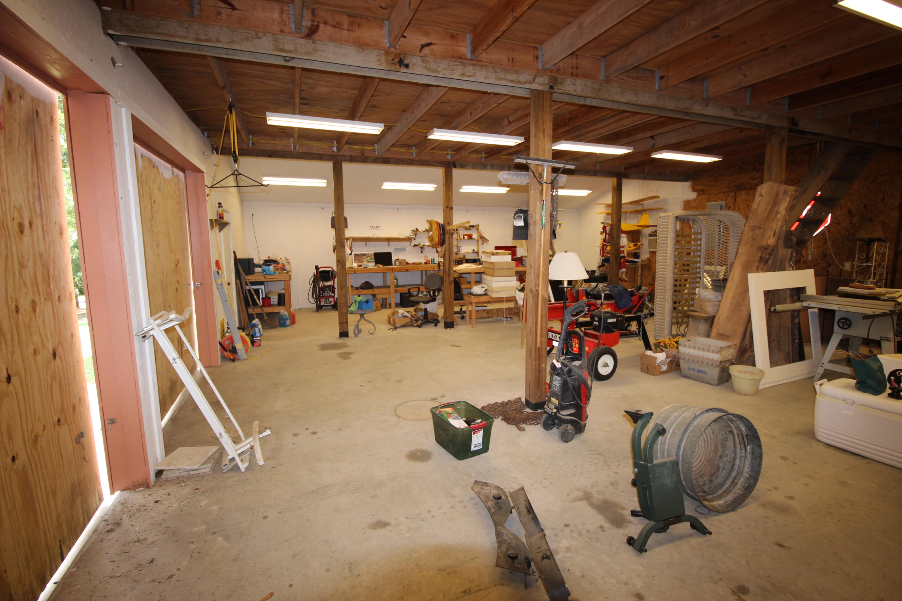 METES & BOUNDS - Land