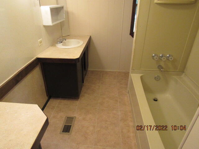 METES & BOUNDS - Residential Lease