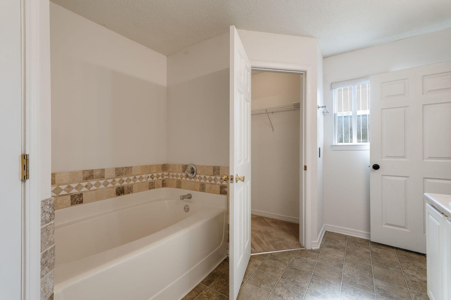 NORTHVIEW ESTATES 7TH ADDN - Residential