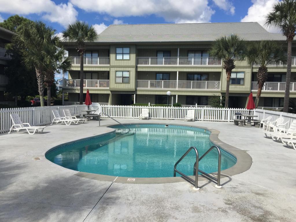 BEACHWOOD VILLAS CONDO - Residential