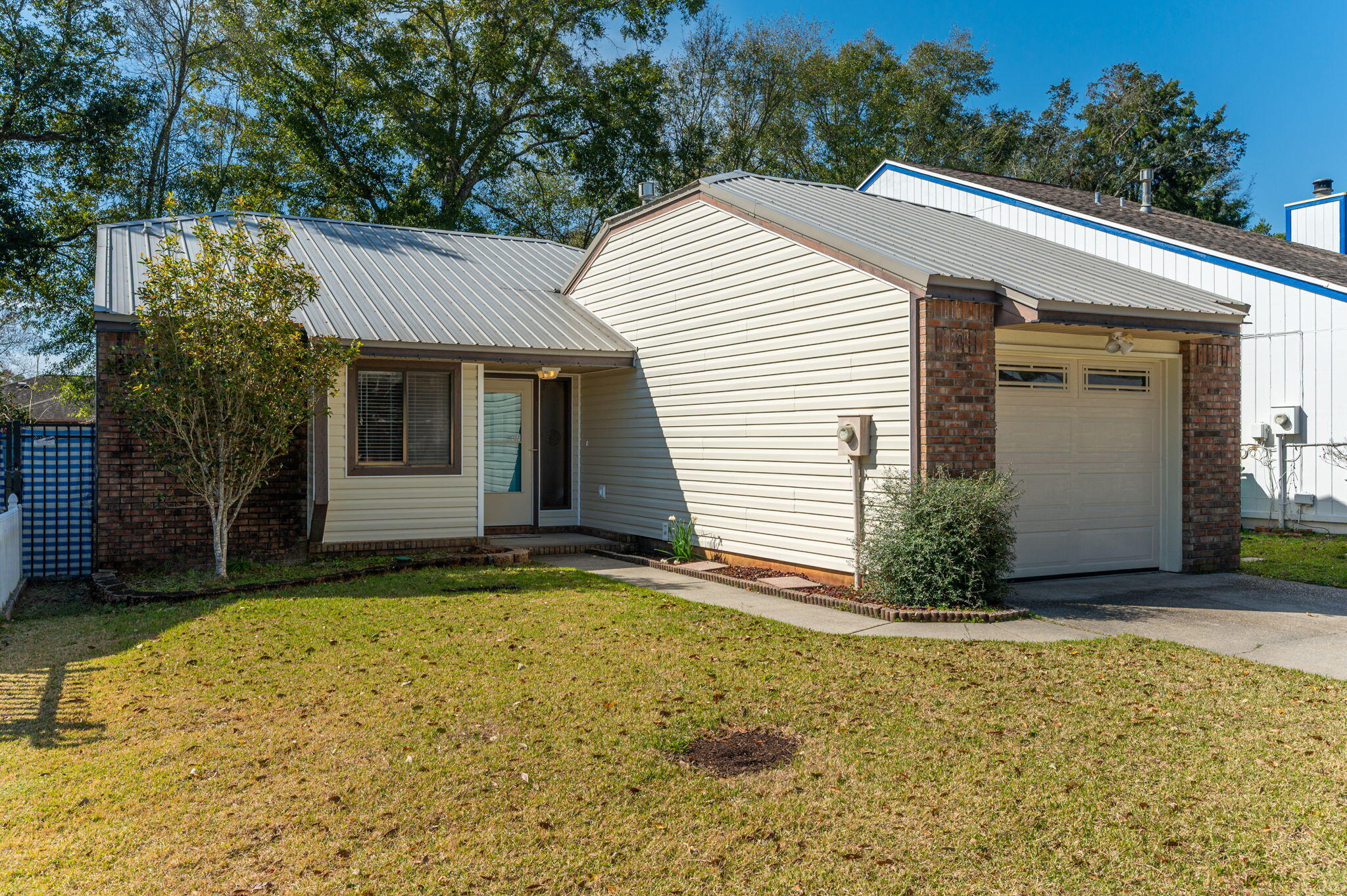 CEDAR RIDGE - Residential Lease