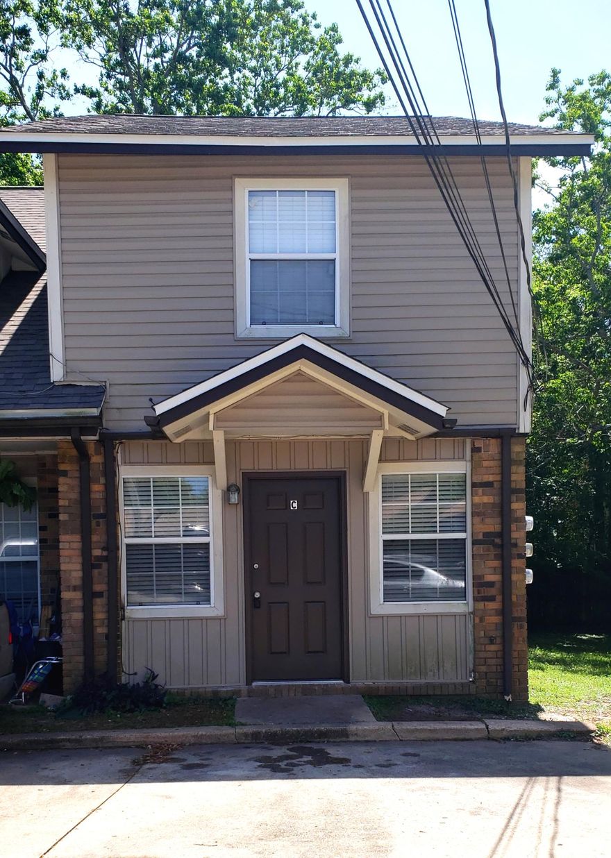 Two story, 2 bedroom townhome located in central Fort Walton Beach. This is an end unit with an inside laundry room! One full bathroom upstairs and a half bath downstairs. Conveniently located between Hurlburt and Eglin. Sorry, owner will not allow pets. Contact our office to schedule a viewing. Available 11/1/19