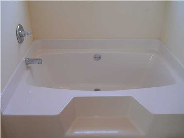 COUNTRYVIEW ESTATES 10TH ADDN - Residential Lease