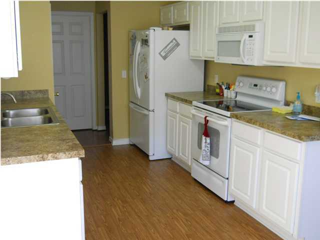 COUNTRYVIEW ESTATES 10TH ADDN - Residential Lease