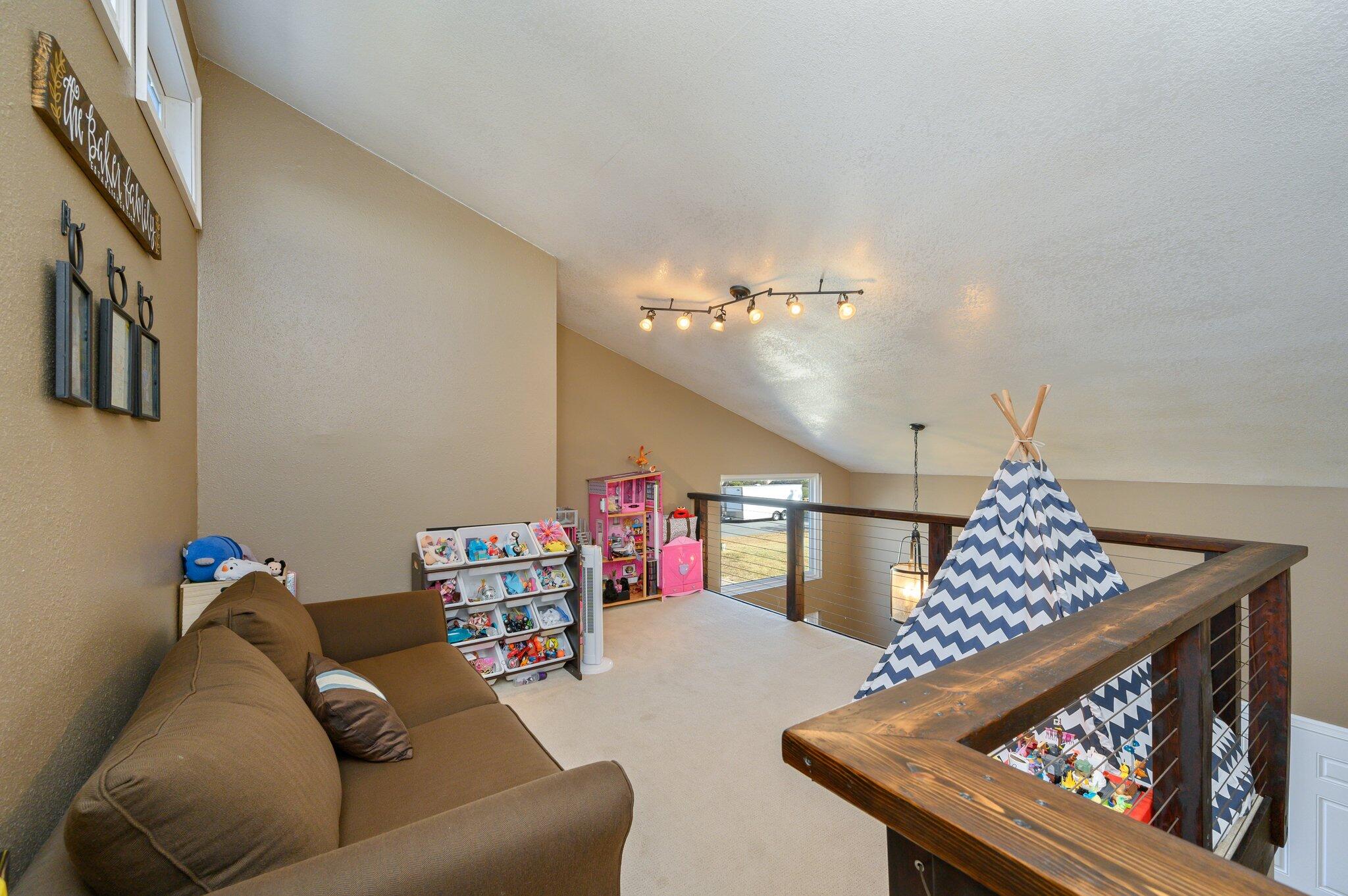 LAKE LORRAINE ESTATES 3 - Residential