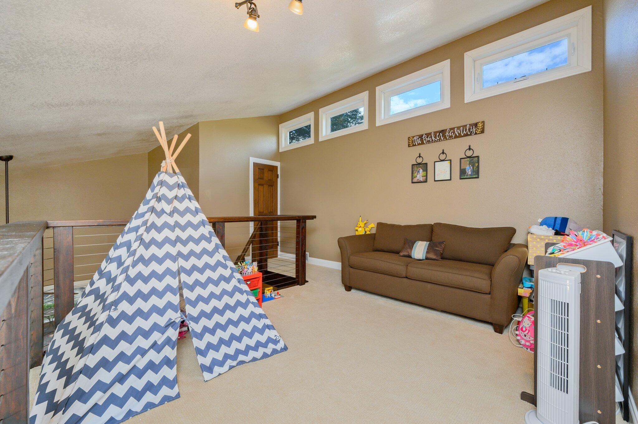 LAKE LORRAINE ESTATES 3 - Residential