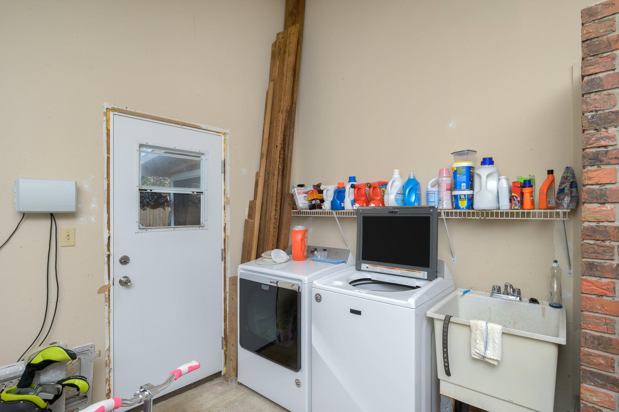 LAKE LORRAINE ESTATES 3 - Residential