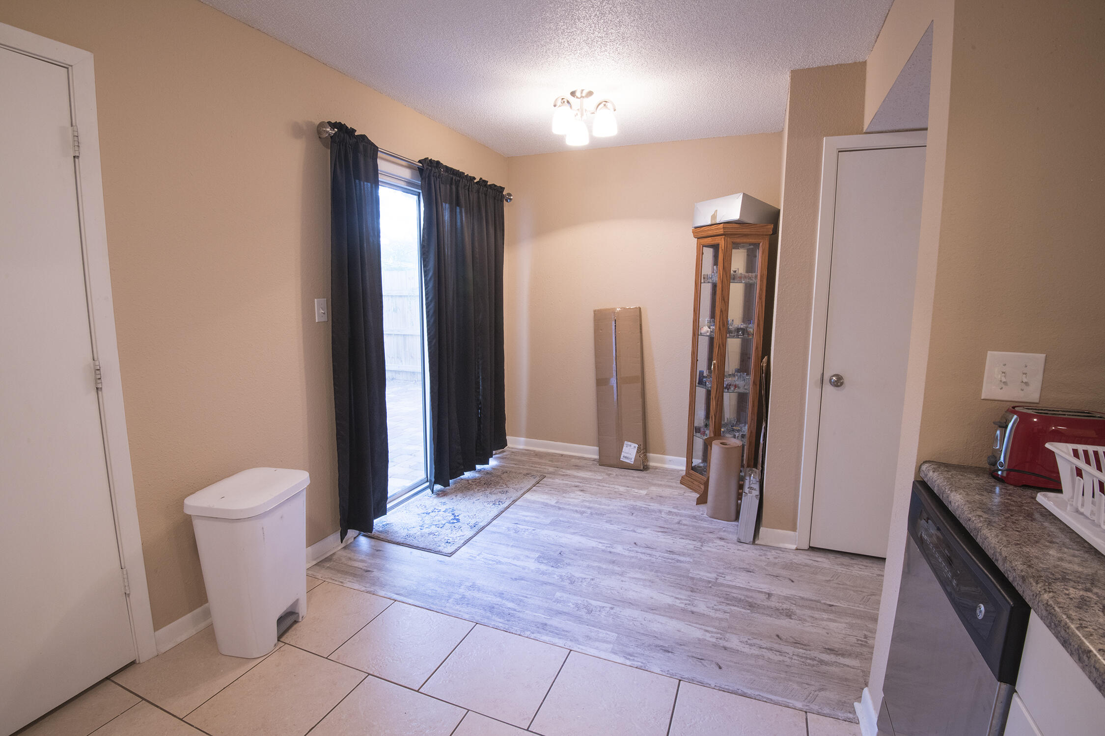 VIKING MANOR PH 1 LOT 1 BLK B - Residential