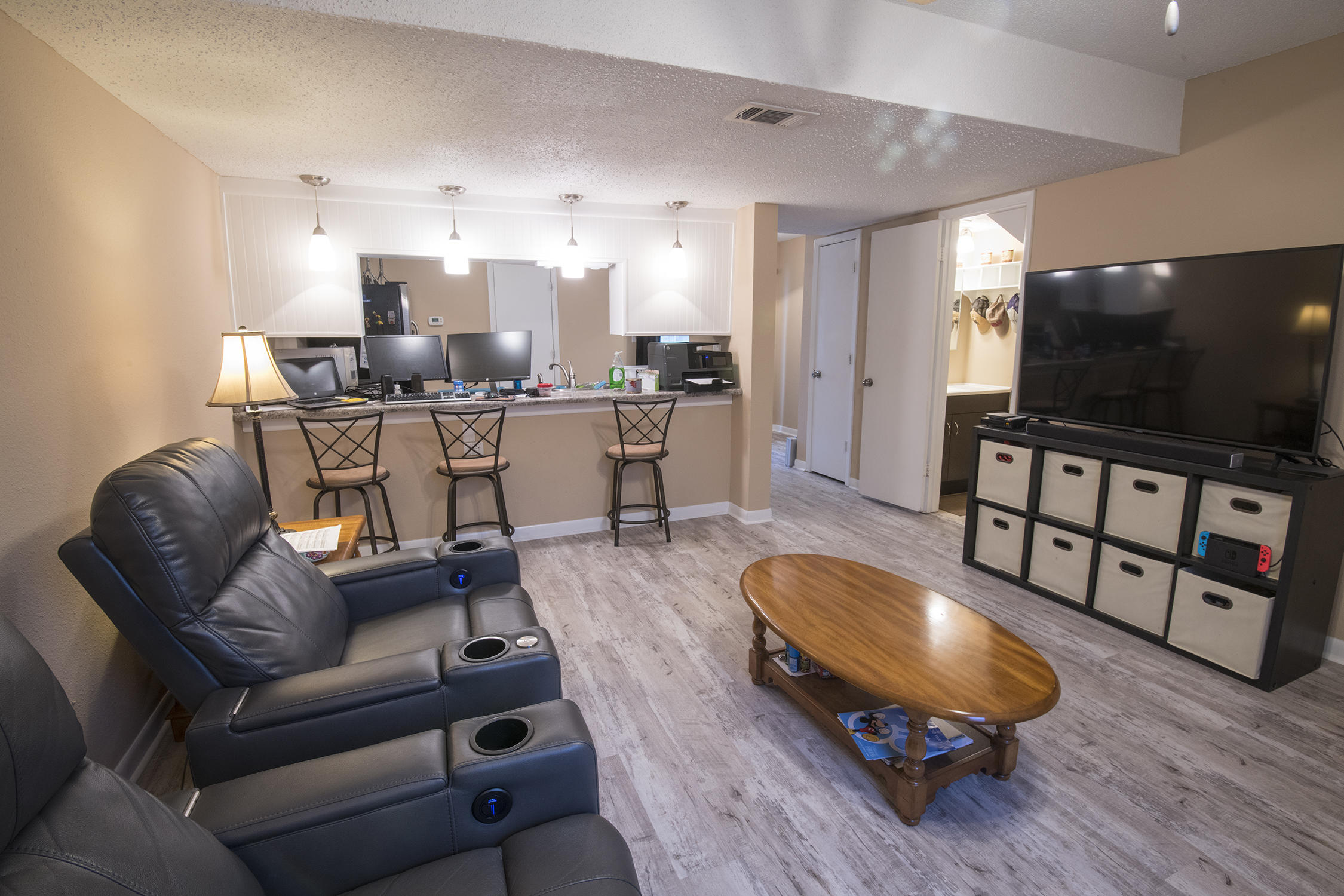 VIKING MANOR PH 1 LOT 1 BLK B - Residential