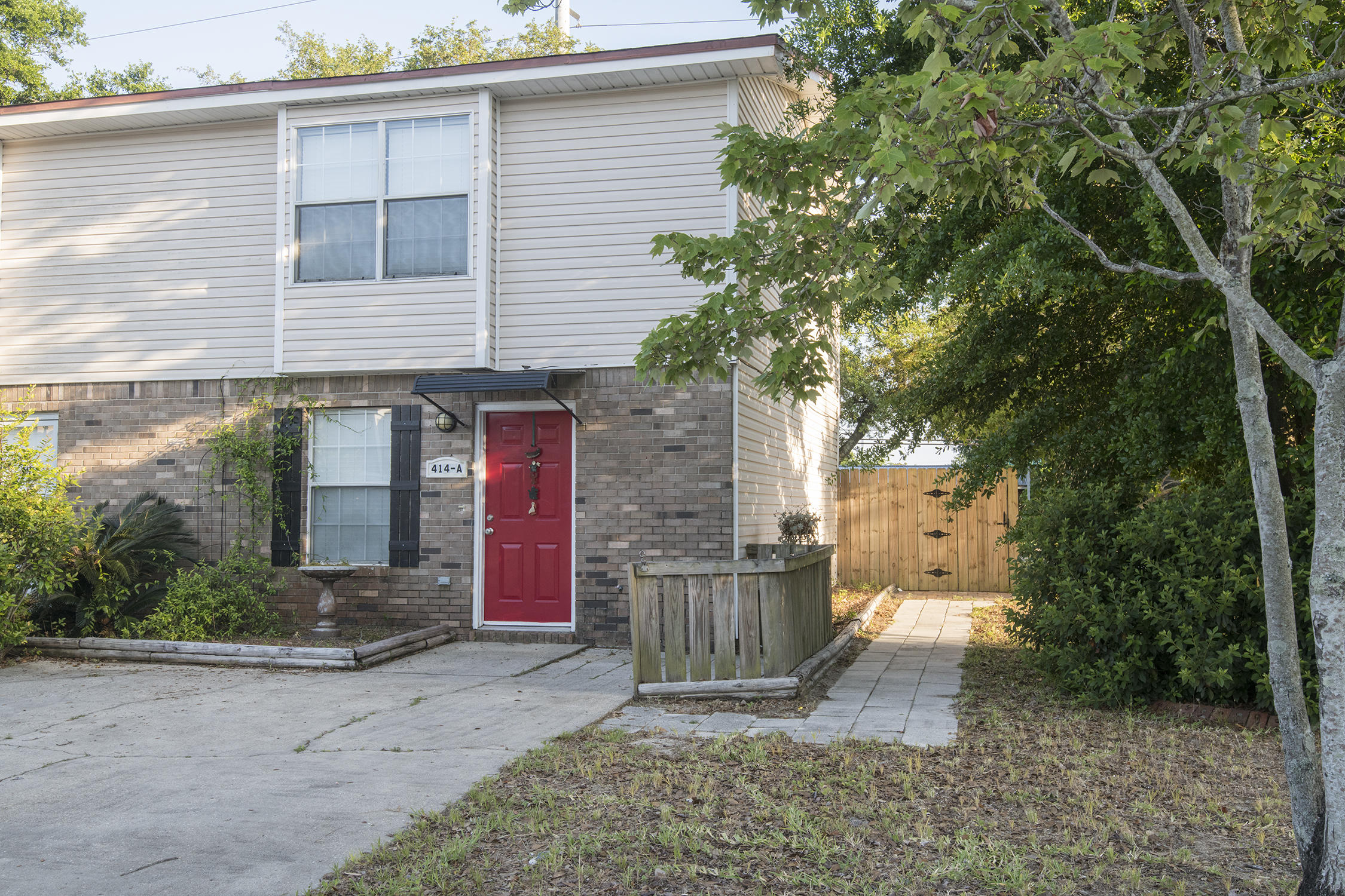 VIKING MANOR PH 1 LOT 1 BLK B - Residential