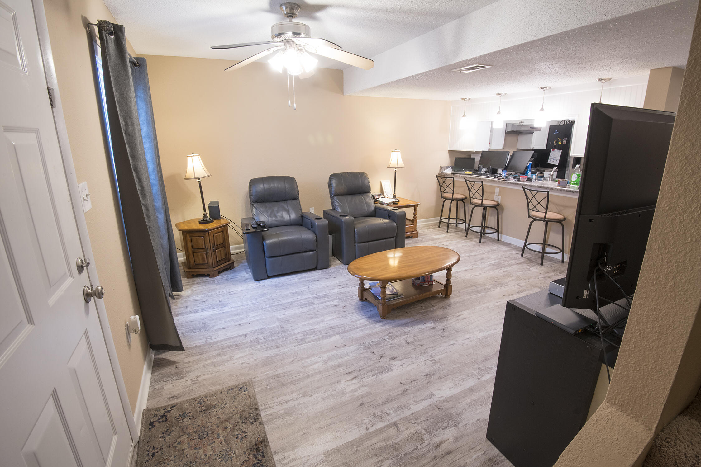 VIKING MANOR PH 1 LOT 1 BLK B - Residential