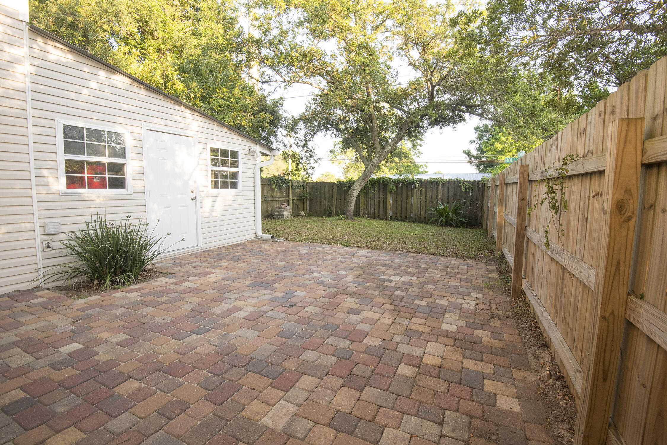 VIKING MANOR PH 1 LOT 1 BLK B - Residential