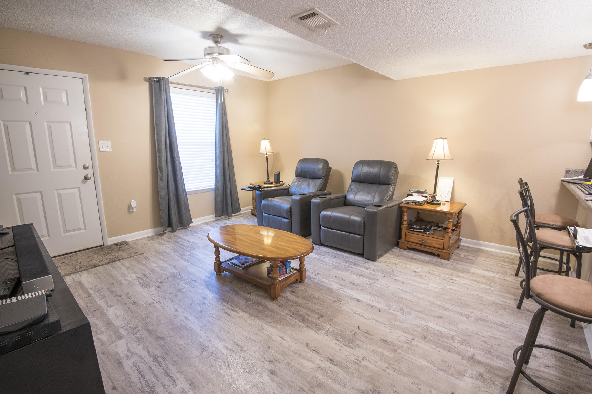 VIKING MANOR PH 1 LOT 1 BLK B - Residential