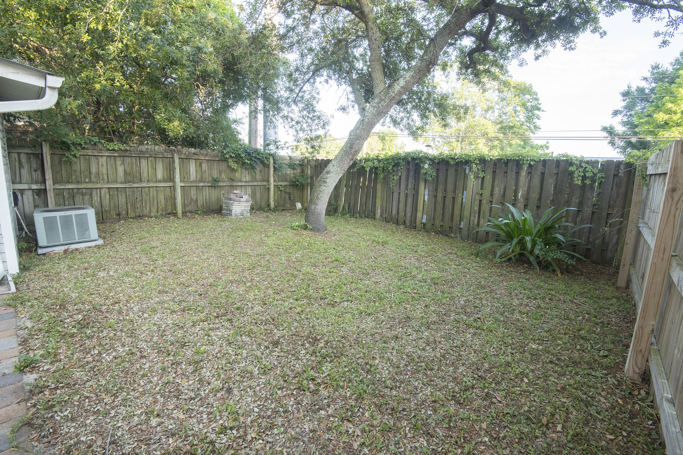 VIKING MANOR PH 1 LOT 1 BLK B - Residential