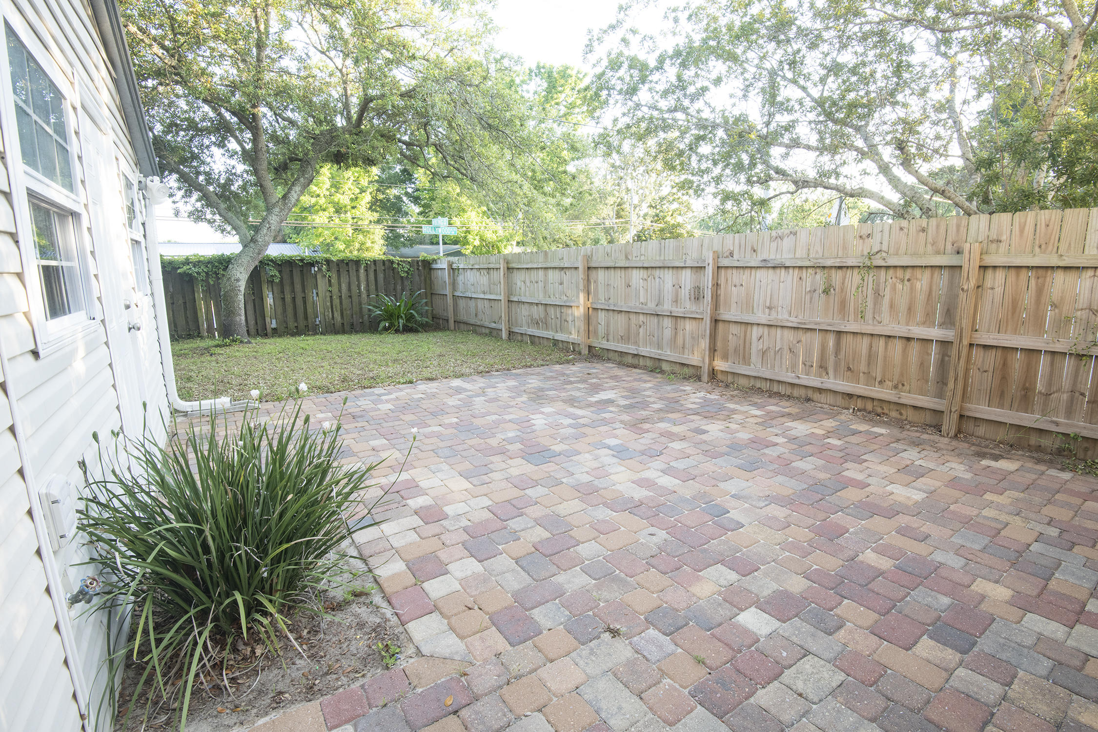 VIKING MANOR PH 1 LOT 1 BLK B - Residential