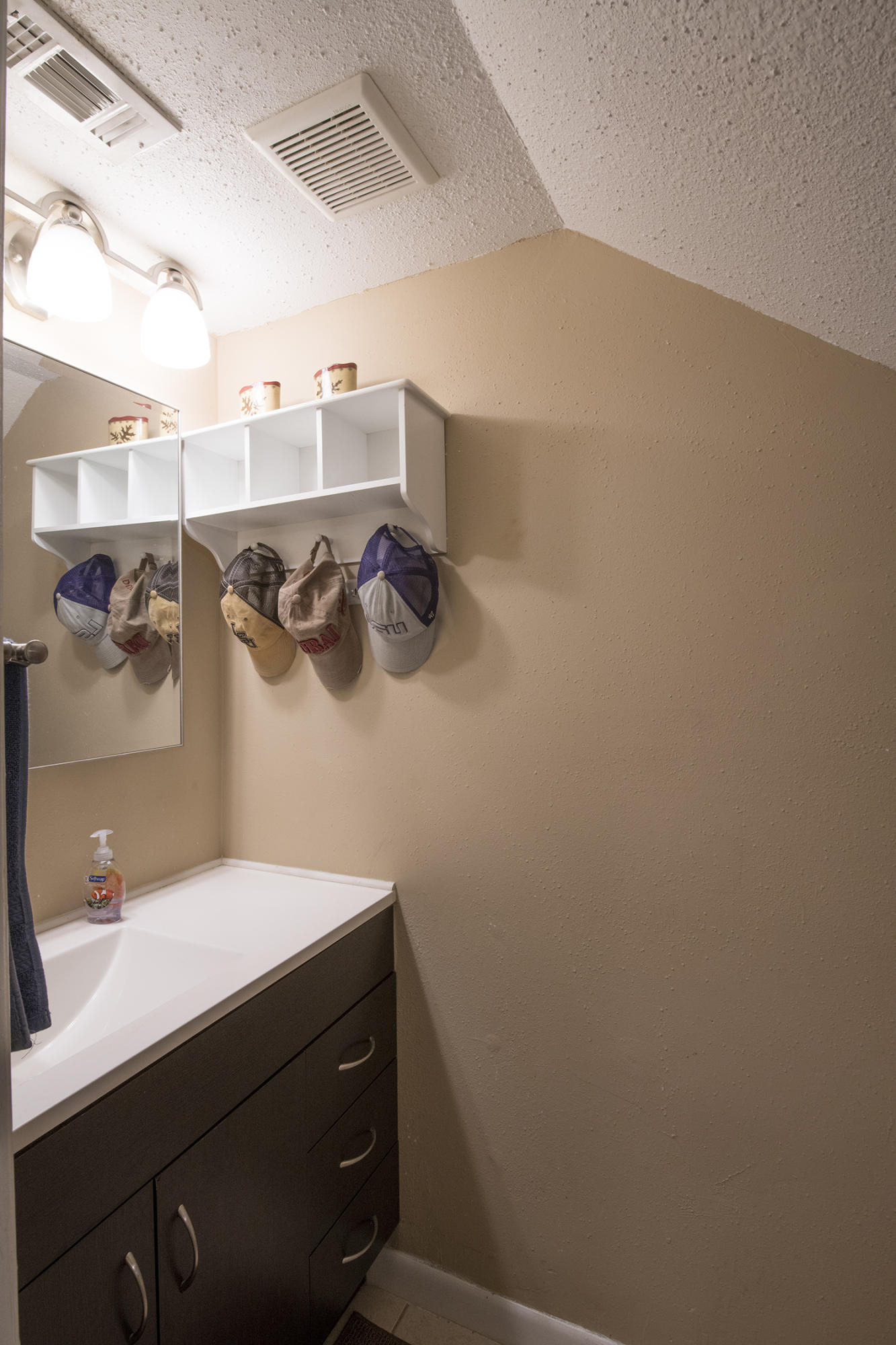 VIKING MANOR PH 1 LOT 1 BLK B - Residential