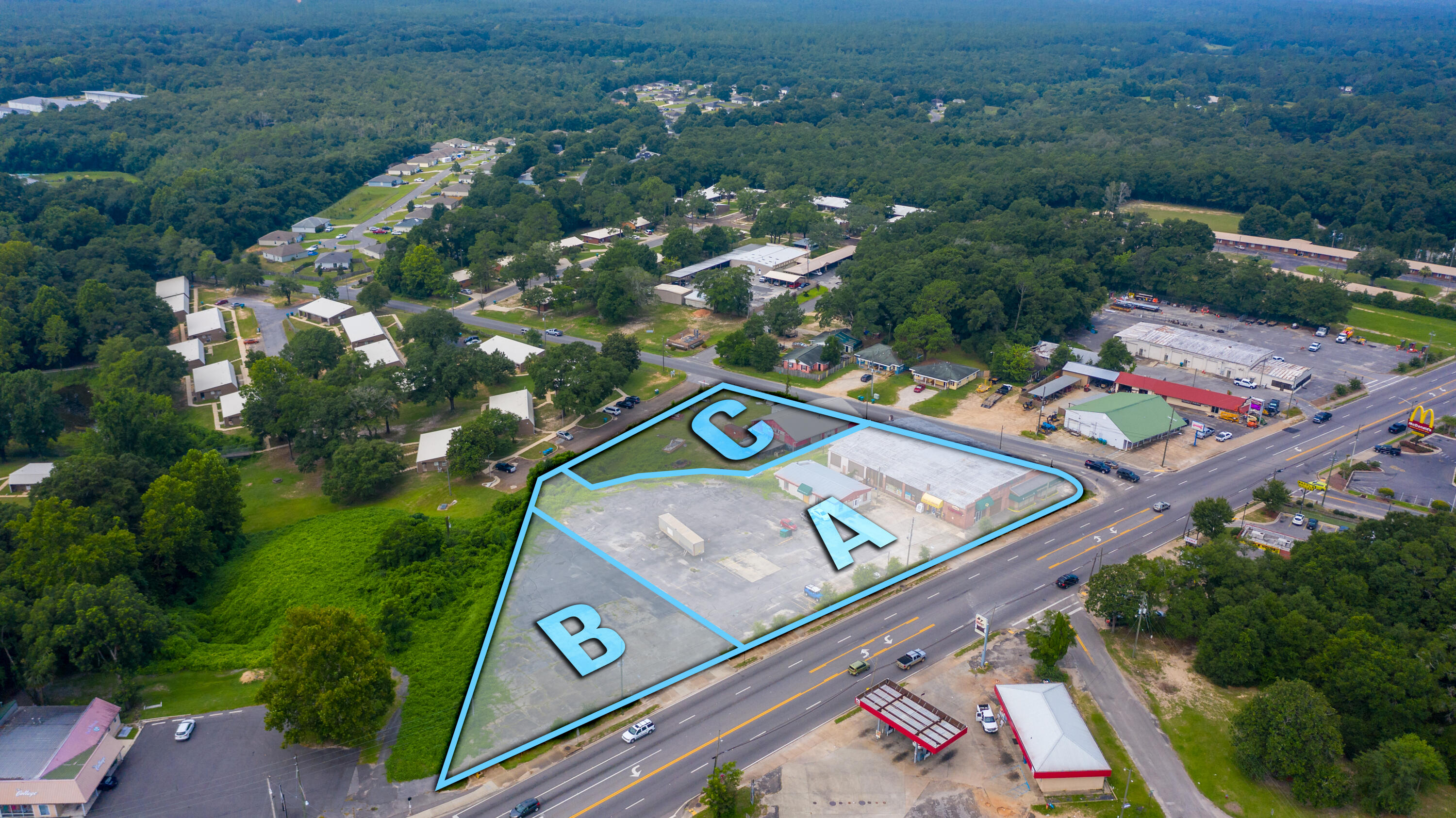 Main image without alt text