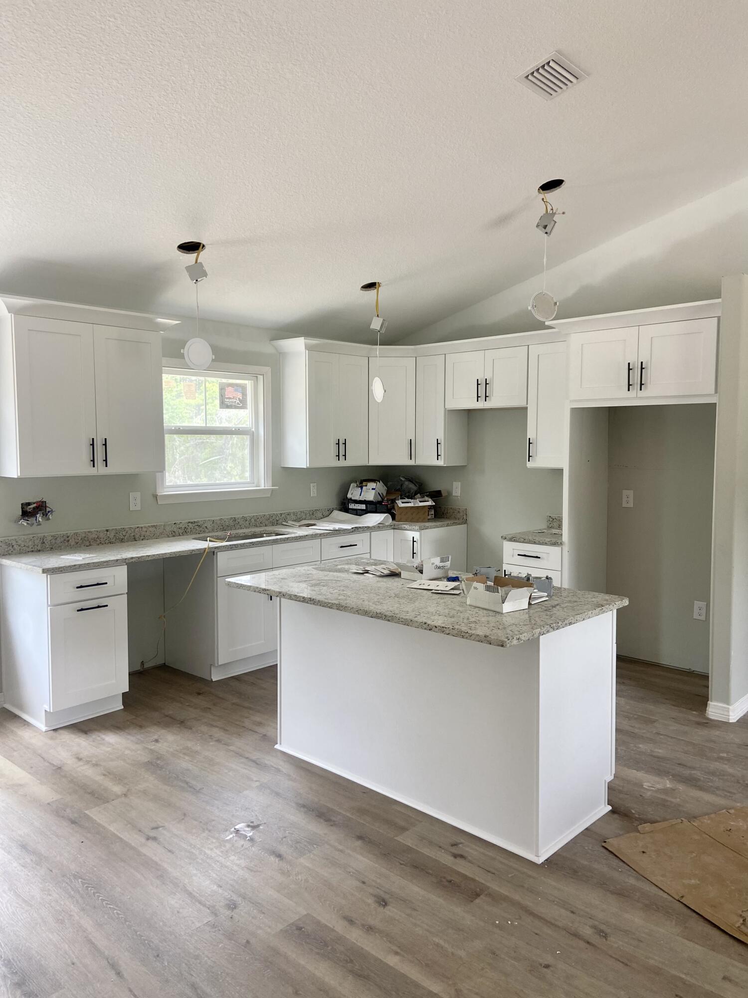 OAKWOOD LAKES ESTATES - Residential