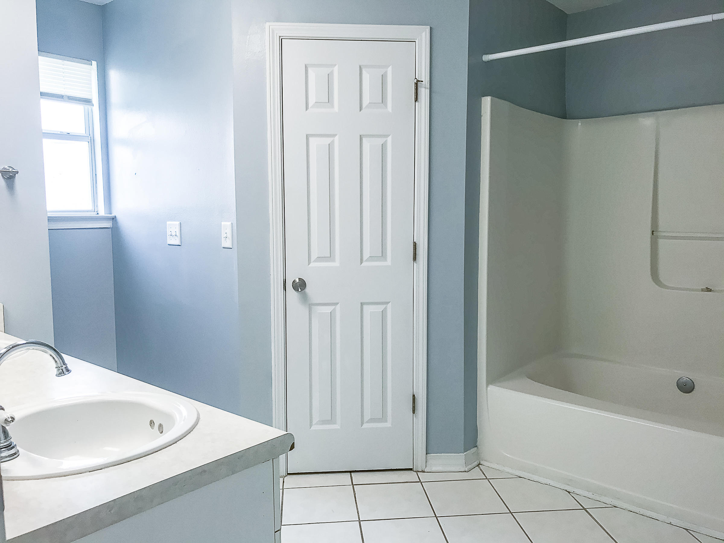 COUNTRYVIEW ESTATES 8TH ADDN - Residential Lease