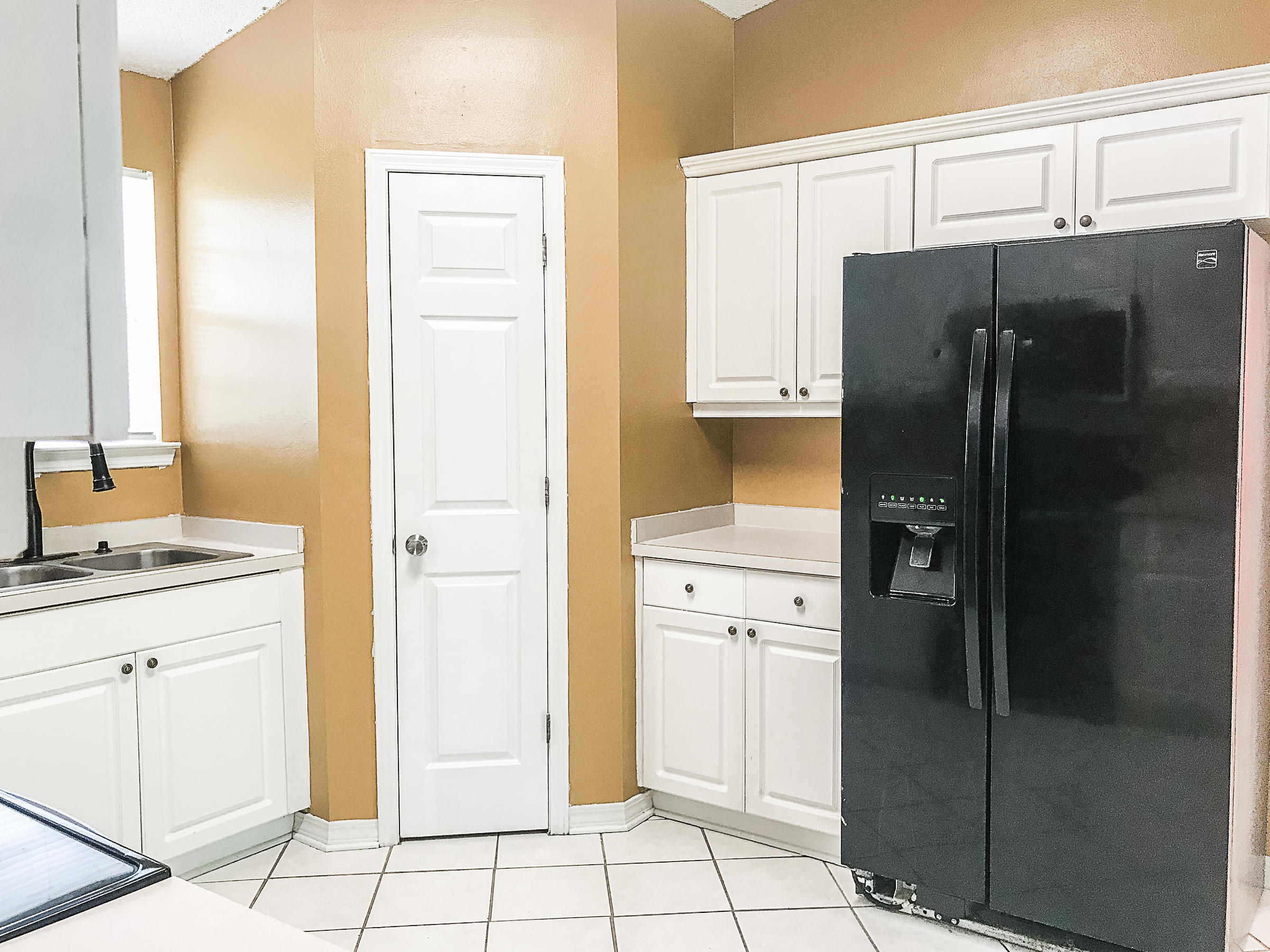 COUNTRYVIEW ESTATES 8TH ADDN - Residential Lease