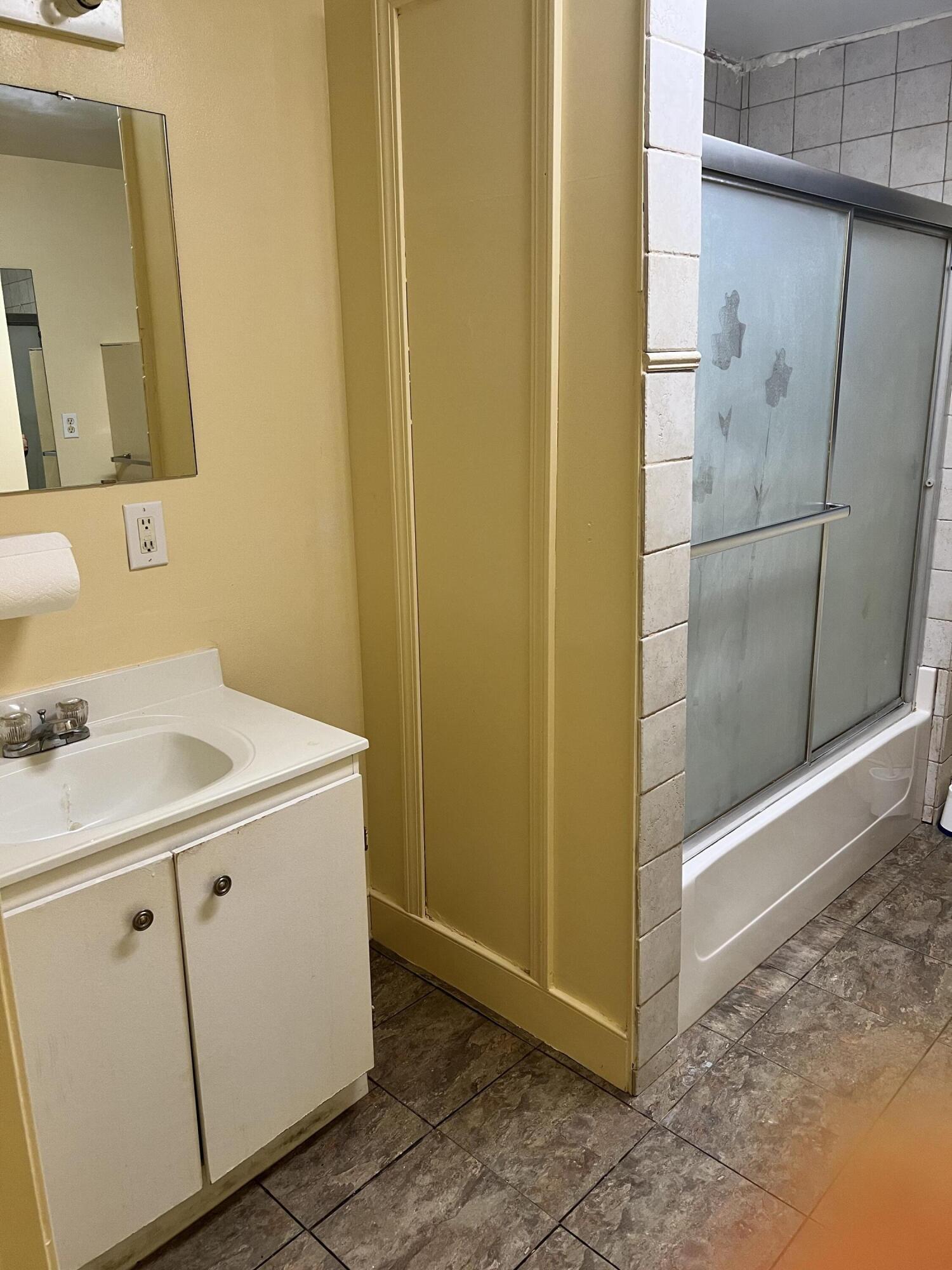 CRESTVIEW LOT 2 BLK 134 - Residential Lease