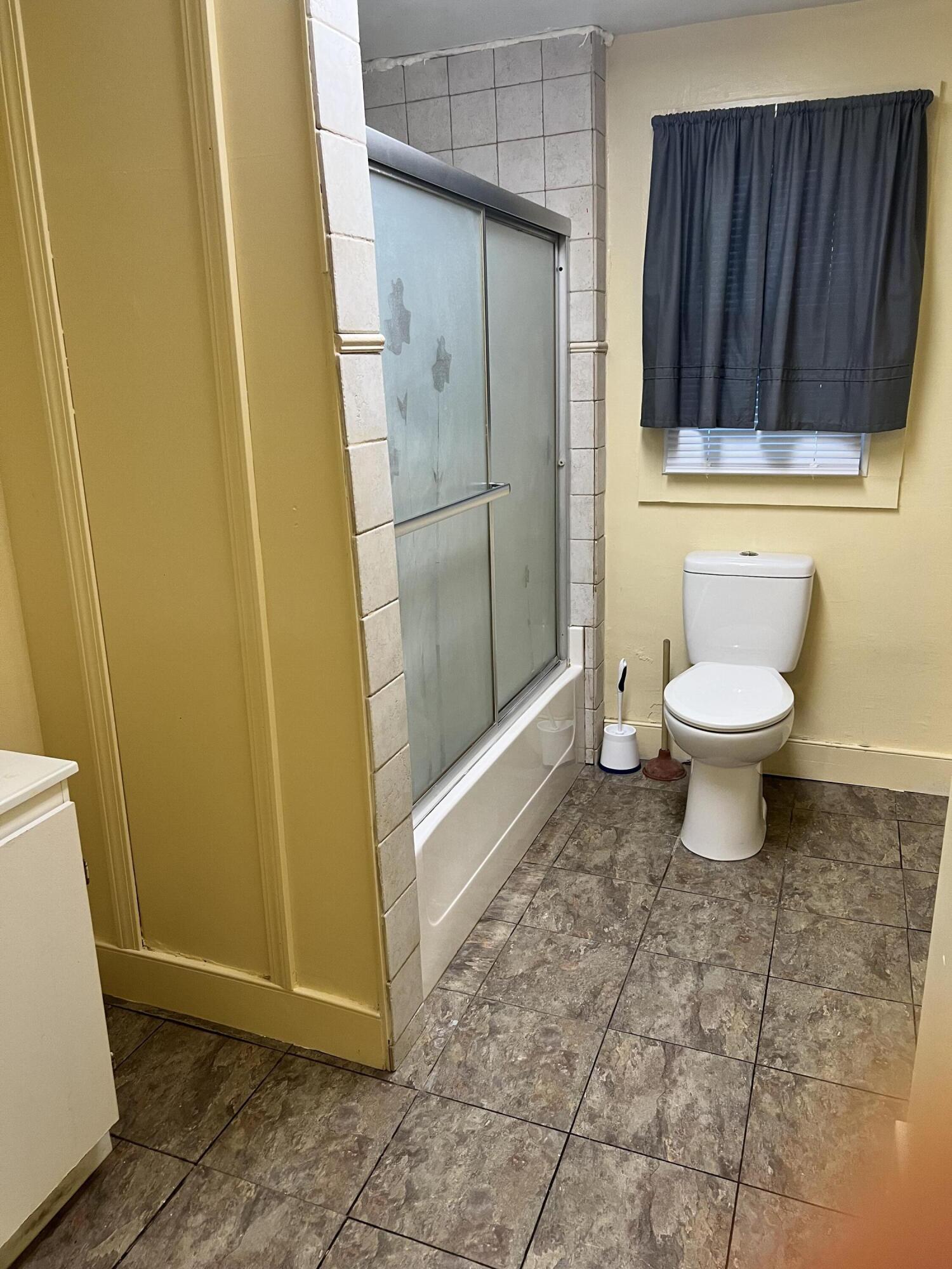 CRESTVIEW LOT 2 BLK 134 - Residential Lease