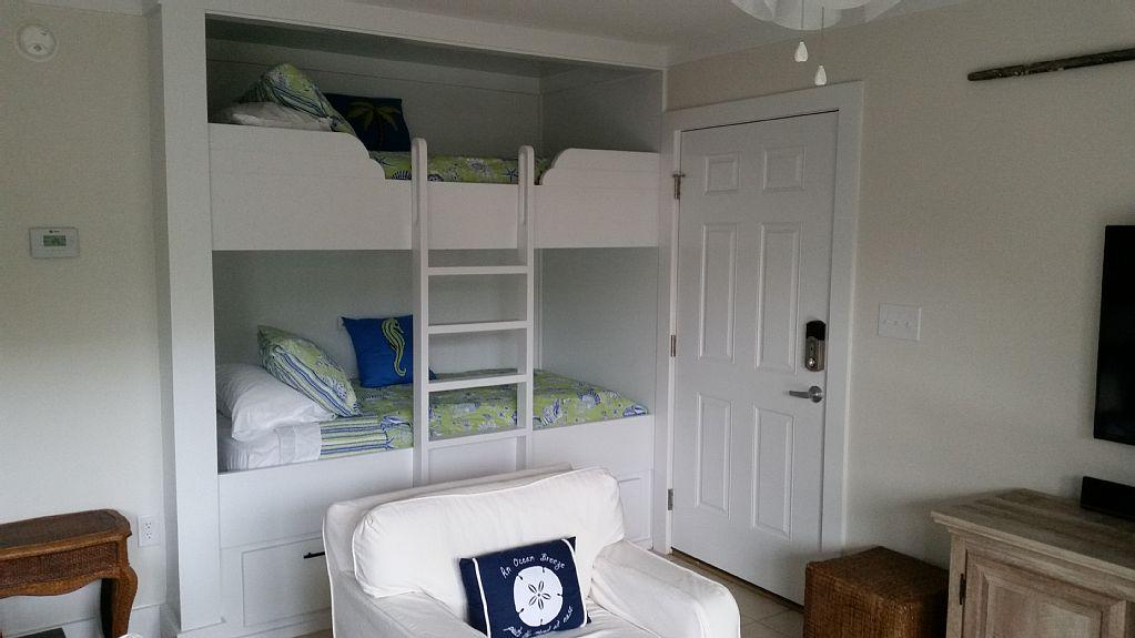 BEACHWOOD VILLAS CONDO - Residential