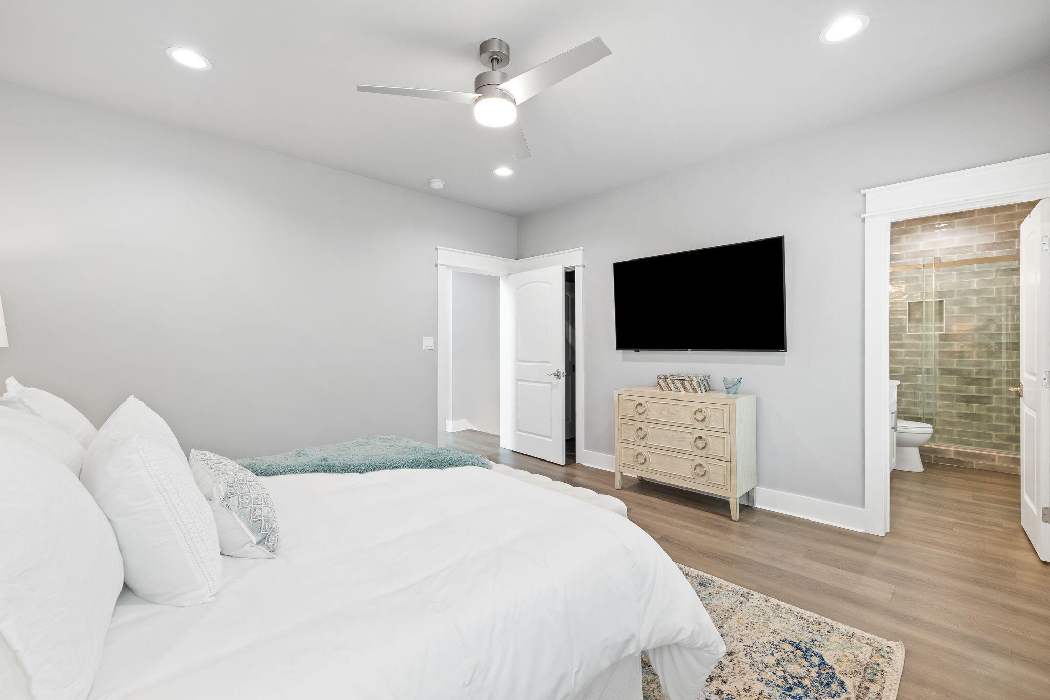 TREETOP VILLAGE - Residential