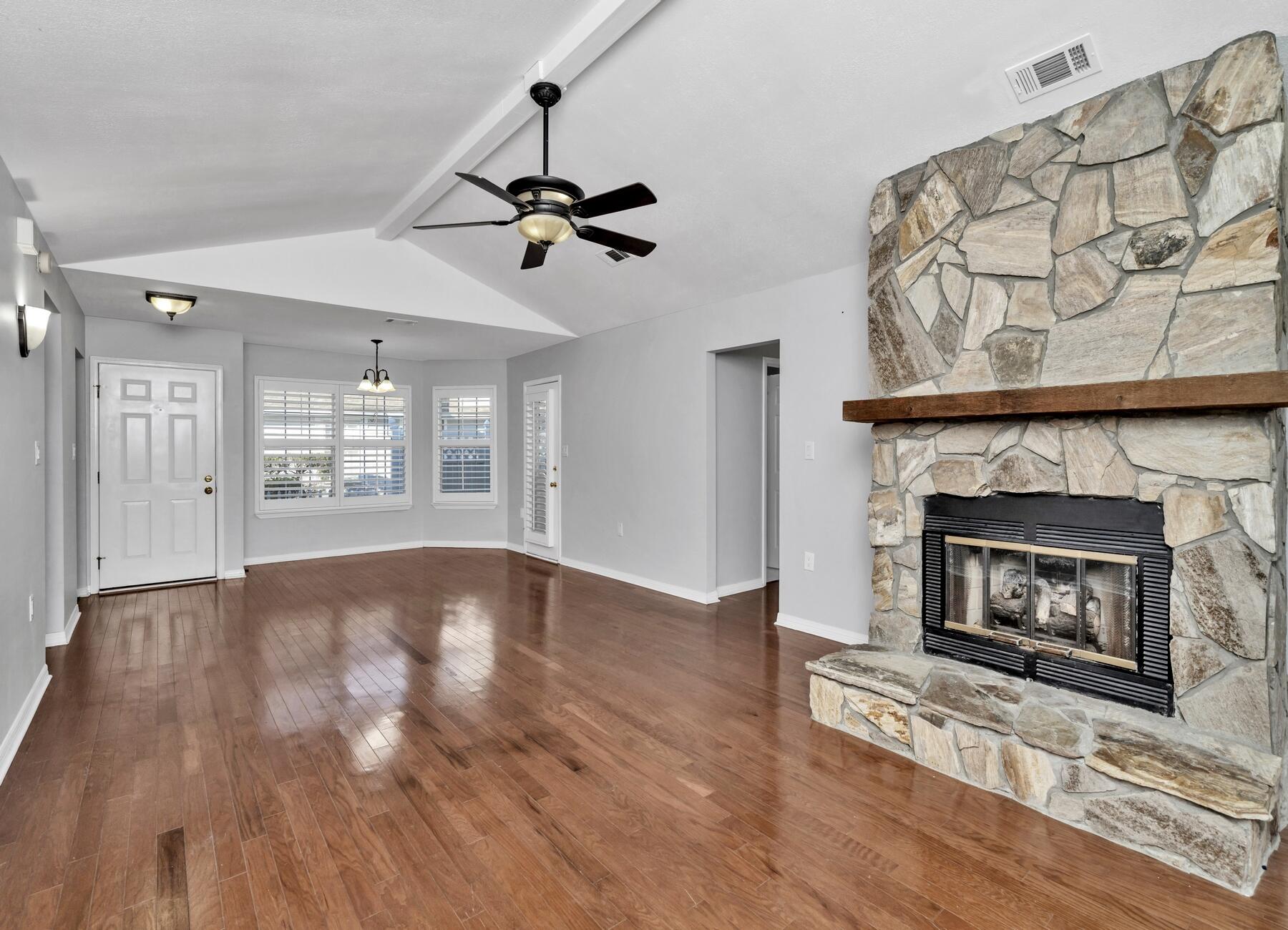 EMERALD GARDENS - Residential