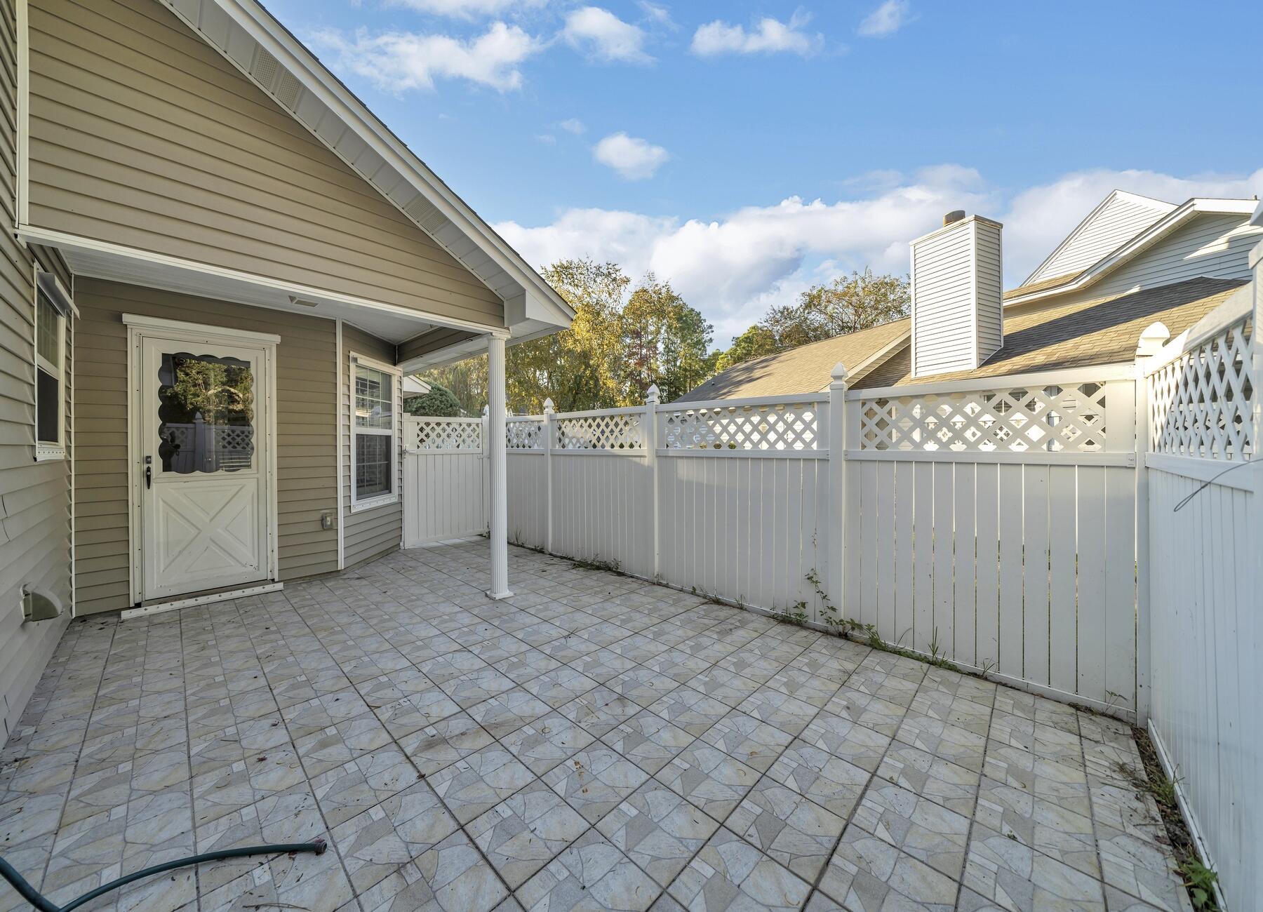 EMERALD GARDENS - Residential