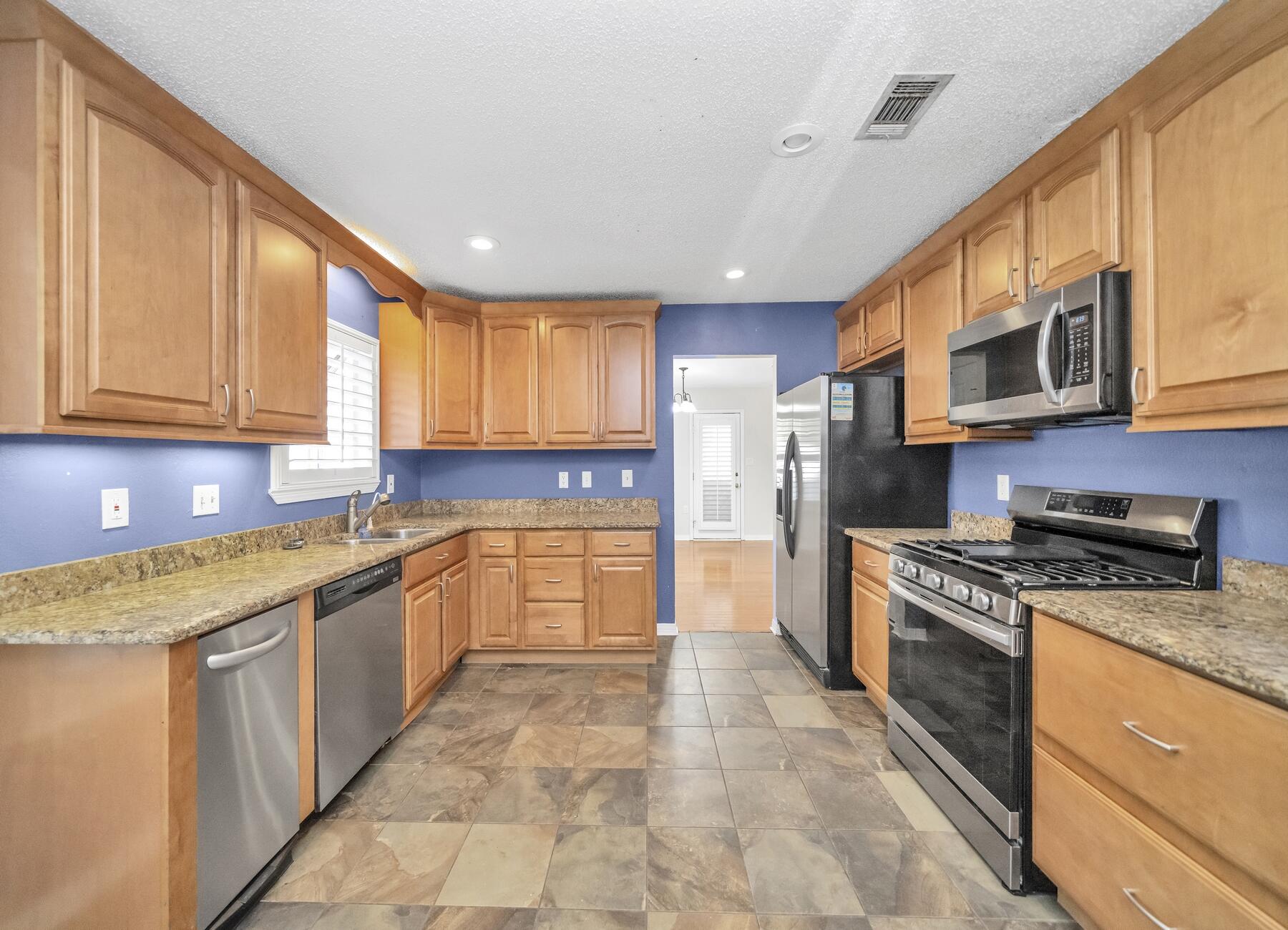 EMERALD GARDENS - Residential