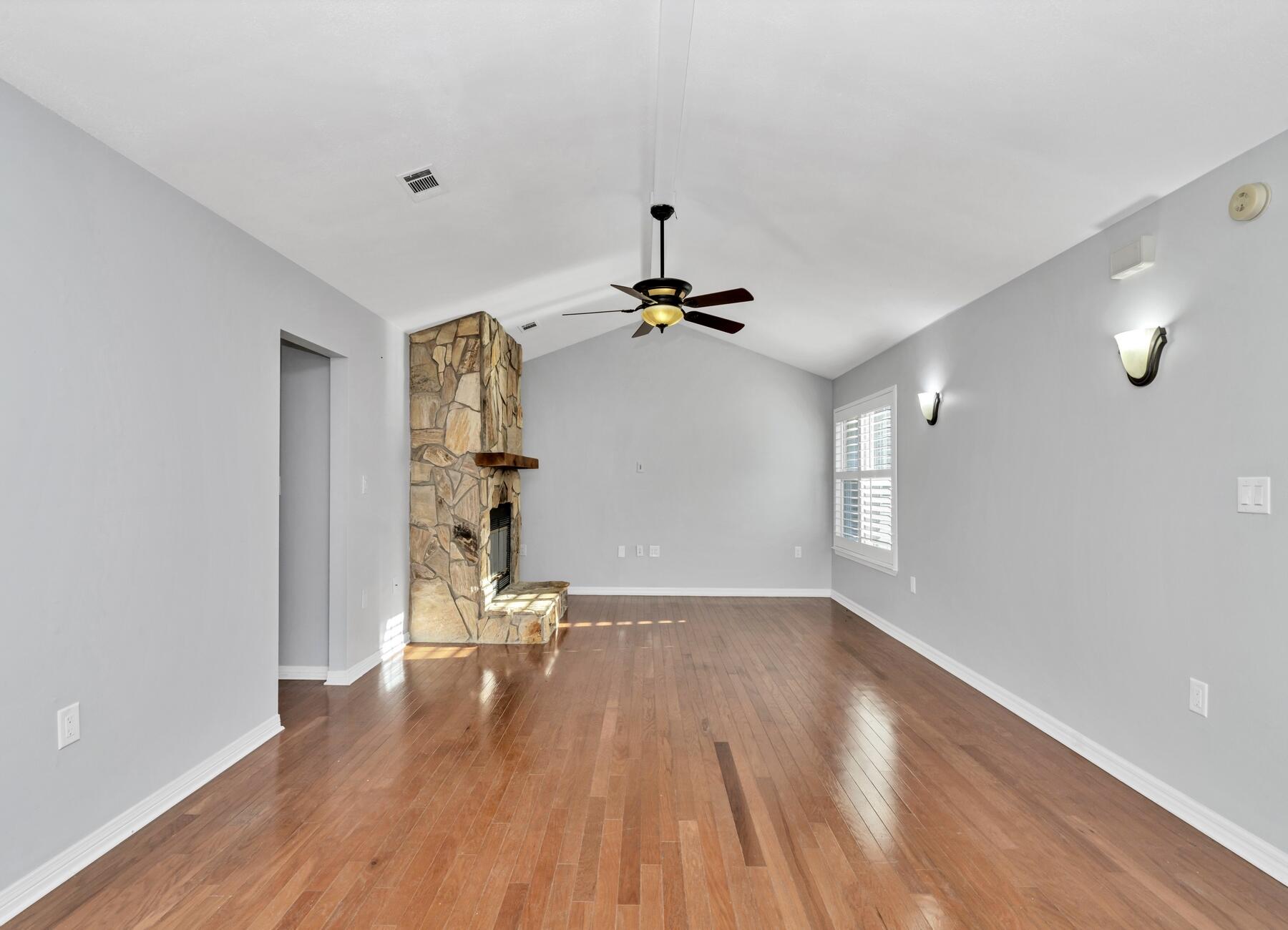 EMERALD GARDENS - Residential