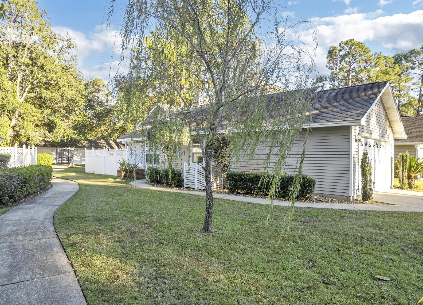 EMERALD GARDENS - Residential