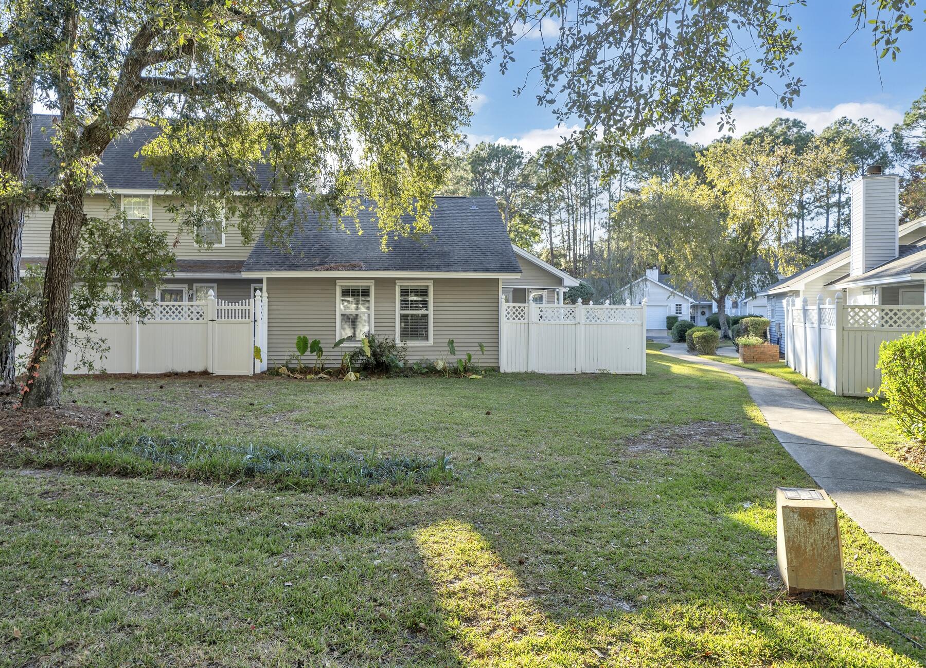 EMERALD GARDENS - Residential