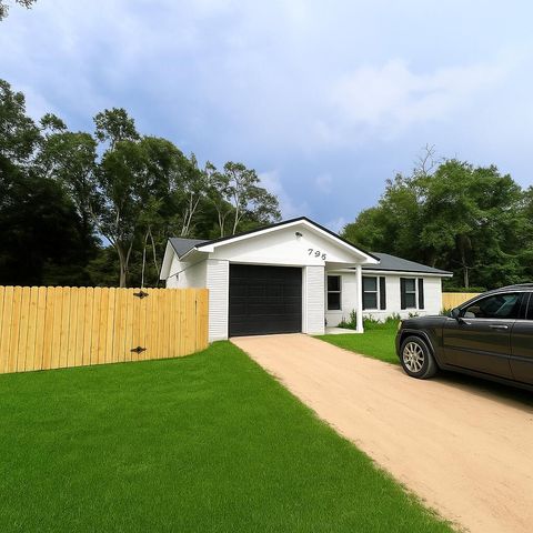 Photo of 795 Bay Street, Crestview, FL 32536 (MLS # 986095)