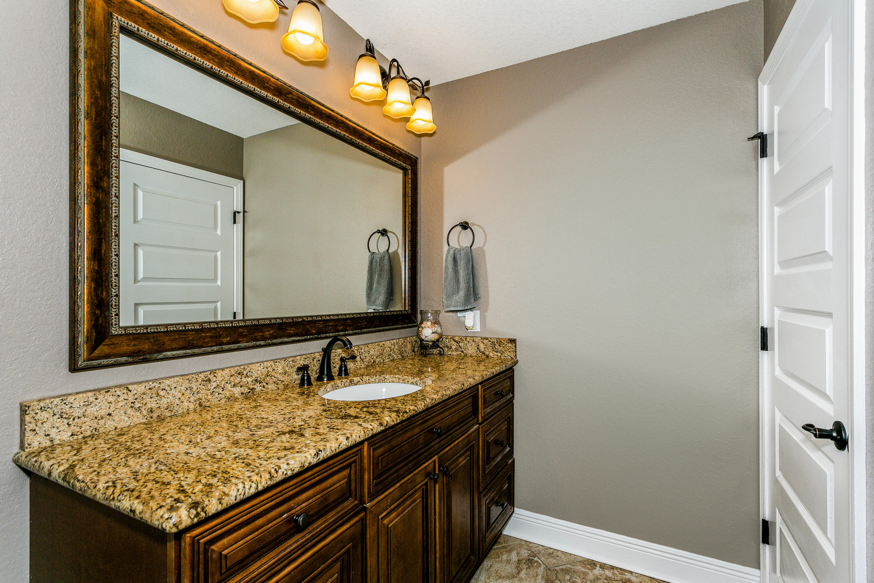 HOLLEY BY THE SEA - Residential