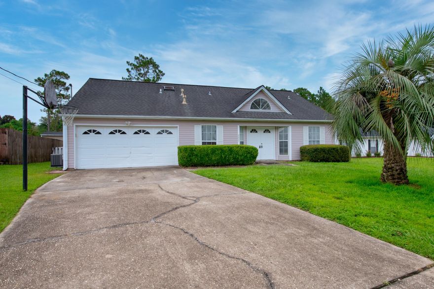 South of I10, located in Stonebridge. Walkthrough this beautiful 4 bedroom 2.5 bathroom home. This home offers a large living space, dining area, granite countertops in kitchen, as well as a flex space upstairs! The home also offers a fenced backyard, two car garage. and sunroom! Schedule a walkthrough today.