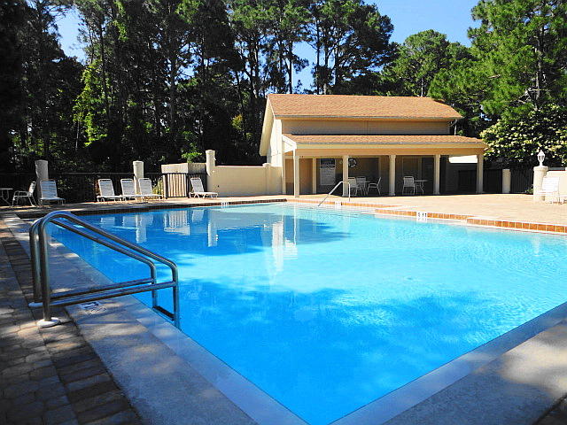 LINKSIDE VILLAGE UNIT 1 - Residential