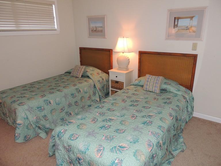 ISLANDER CONDO - Residential