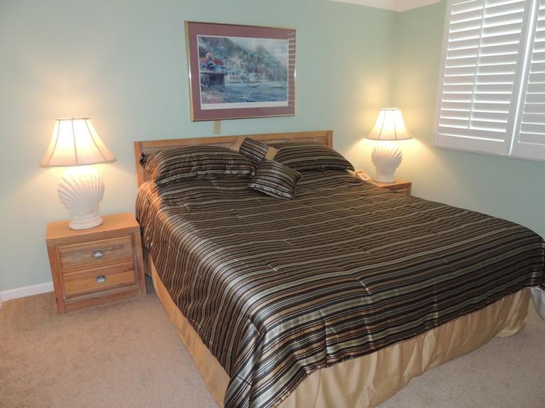 ISLANDER CONDO - Residential