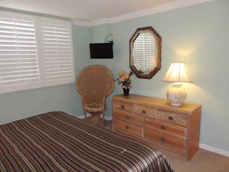 ISLANDER CONDO - Residential