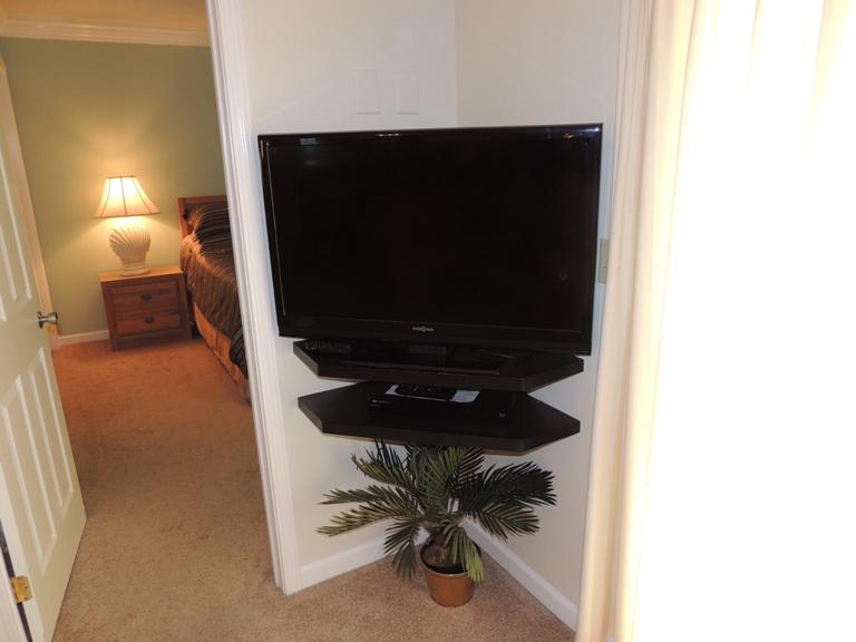 ISLANDER CONDO - Residential