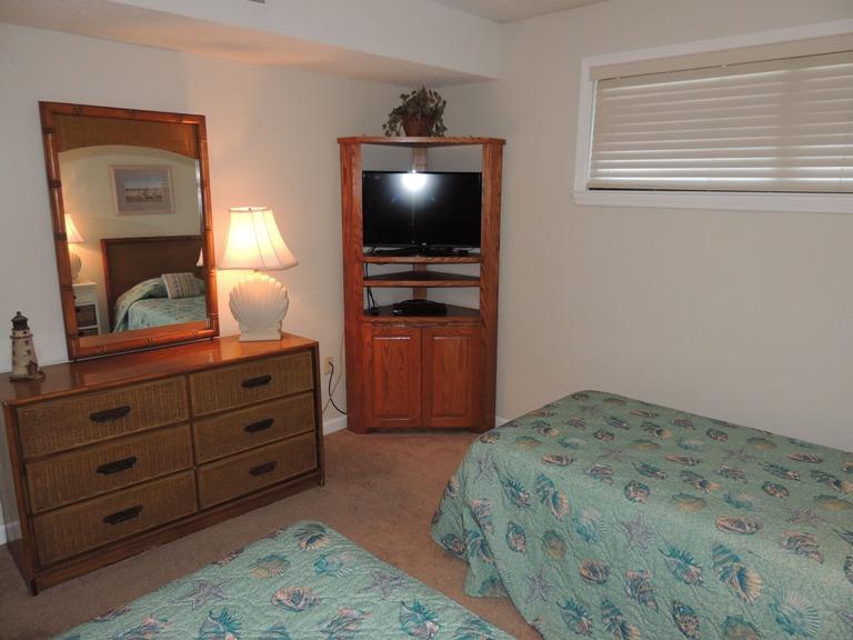 ISLANDER CONDO - Residential